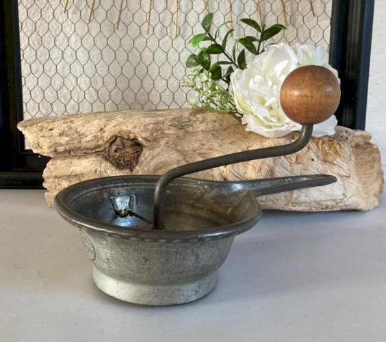 225⚜️ Ancien Ustensile De Cuisine Mouli Baby Brevete SGDG Made In France Vintage