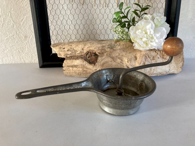 225⚜️ Ancien Ustensile De Cuisine Mouli Baby Brevete SGDG Made In France Vintage
