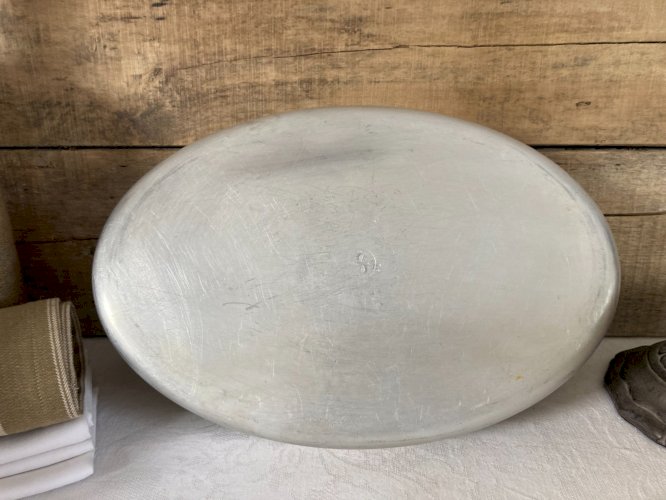 226⚜️ Ancien Plat Ovale Le Trèfle en Aluminium Longueur 35 Cm Vintage