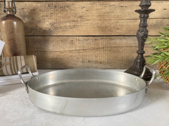 226⚜️ Ancien Plat Ovale Le Trèfle en Aluminium Longueur 35 Cm Vintage