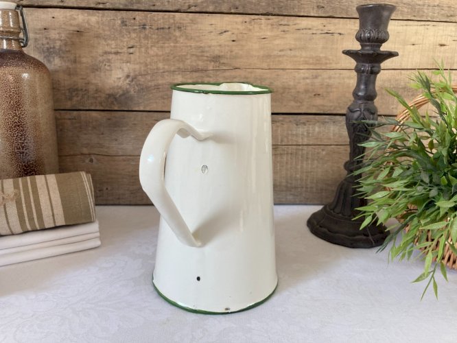 226⚜️ Déco Ancien Broc Pichet en Tôle Émaillé Décor Fleurs Rose Hauteur 22 Cm