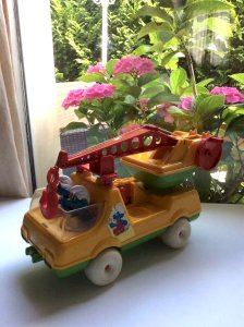 24 ⚜️ Vintage Smurf Truck Sold With Two Wobbling Smurfs