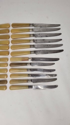 24 couteaux manche bakélite Art déco
