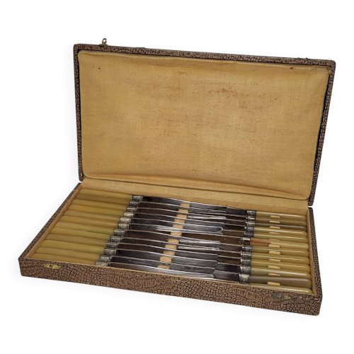 24 couteaux manche bakélite Art déco