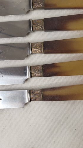 24 couteaux manche bakélite Art déco