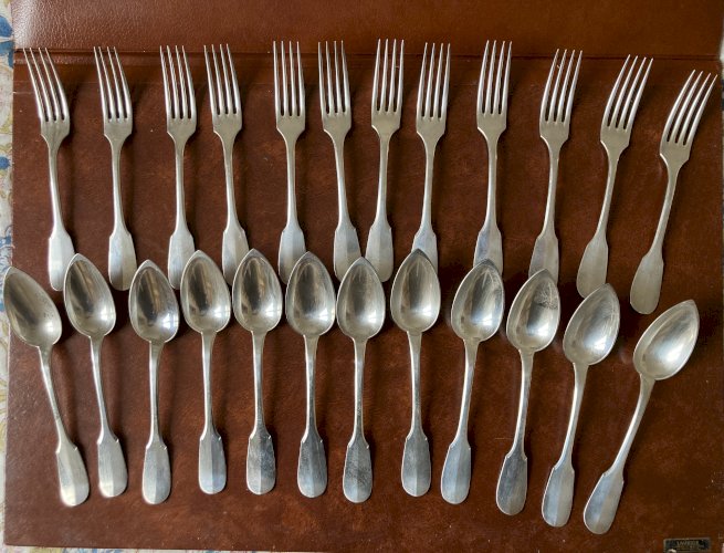 24 couverts - 12 cuillères 12 fourchettes - Christofle - Mess de l'escadron des cent gardes (?)