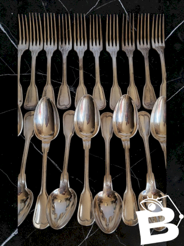 24 couverts de table métal argenté modèle au filet