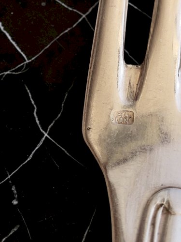 24 couverts de table métal argenté modèle au filet
