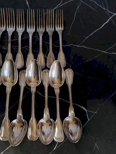 24 couverts de table métal argenté modèle au filet