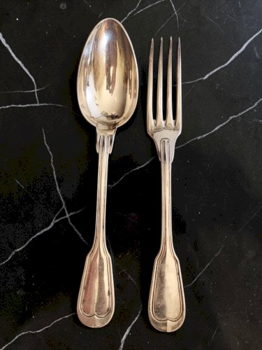 24 couverts de table métal argenté modèle au filet