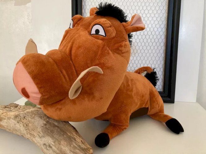 25 ⚜️ Grande Peluche Doudou Le Phacochère Pumba Disney Le Roi Lion Hauteur 40 Cm