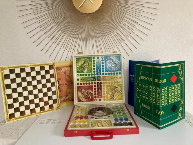 26⚜️ Ancienne Malette de Jeu - Plusieurs Jeux de Société Complet Vintage