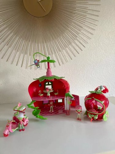 28 ⚜️ Jouet Lot de Charlotte Aux Fraises Maison, Scooter, Véhicule Bandai