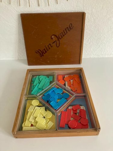 29 ⚜ Ancien Jeu De Société Jeu du Nain Jaune - Boîte en Bois avec Jetons Vintage
