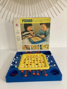 29 ⚜ Vintage Board Game Traps MB Who Will Save Their Marbles? Year 1972