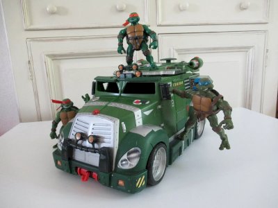 29 ⚜️ Ninja Turtle Toy Truck Sold With 3 Figurines
