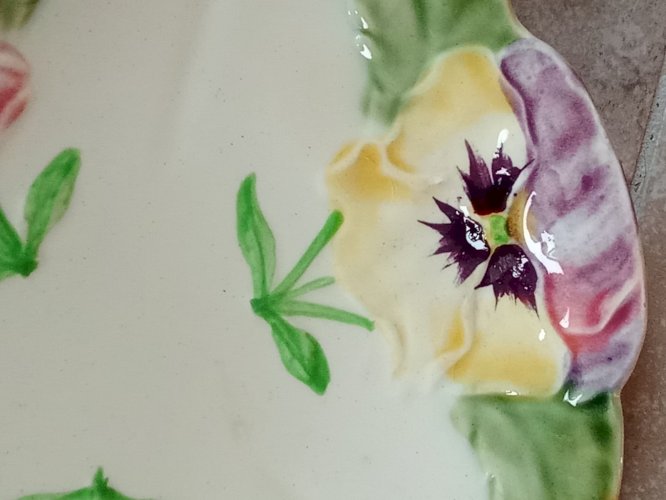 3 anciennes assiette céramique barbotine fleurs pensées Choisy le Roy