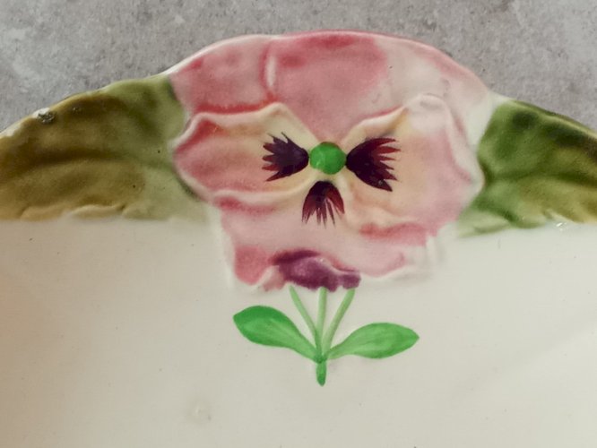 3 anciennes assiette céramique barbotine fleurs pensées Choisy le Roy