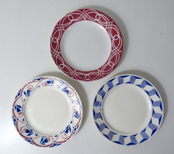 3 anciennes assiettes plates en faïence de Badonviller dépareillées vintage