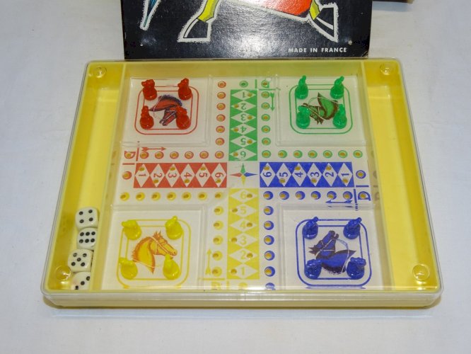 -3 ANCIENS JEUX DE VOYAGE VINTAGE DAMES DOMINOS PETITS CHEVAUX état neuf   D
