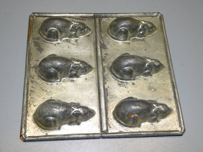 -3 ANCIENS MOULES A CHOCOLAT en METAL et 1 CUIVRE ANIMAUX SOURIS COQUILLAGES  D