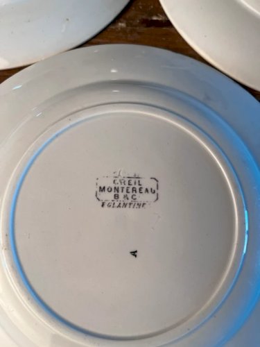 3 assiettes à dessert Creil Montereau modèle Églantines