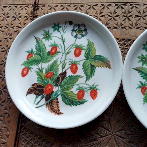 3 assiettes à pain ou autre porcelaine de Paris 