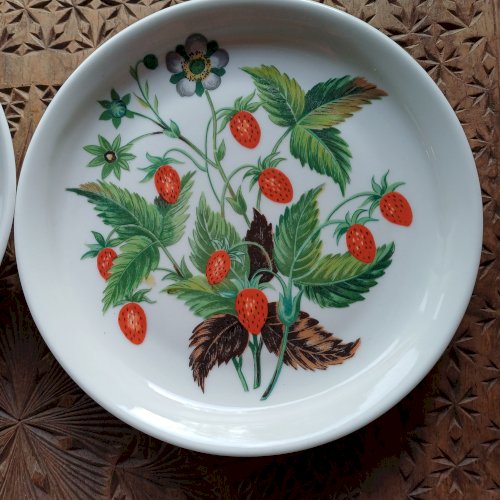 3 assiettes à pain ou autre porcelaine de Paris 