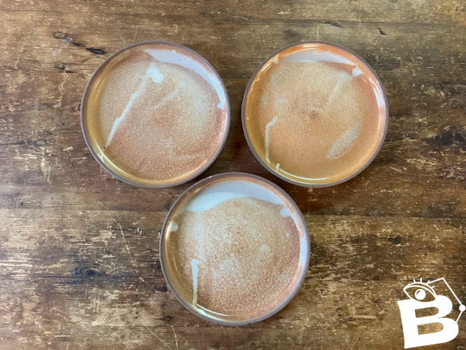 3 assiettes en grès émaillé vintage