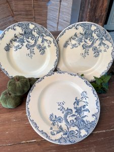 3 assiettes plates en terre de fer modèle Pascal