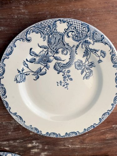 3 assiettes plates en terre de fer modèle Pascal