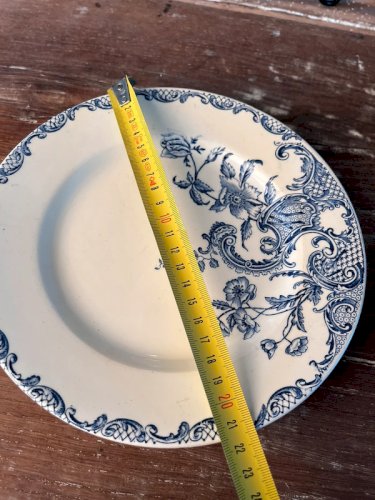 3 assiettes plates en terre de fer modèle Pascal