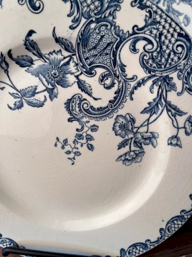 3 assiettes plates en terre de fer modèle Pascal