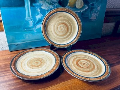 3 vintage Gien "Bamboo" plates