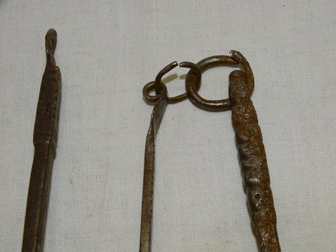 -3 BELLES ANCIENNES CLES AFRIQUE DU NORD FER FORGE COLLECTION déco VITRINE    D