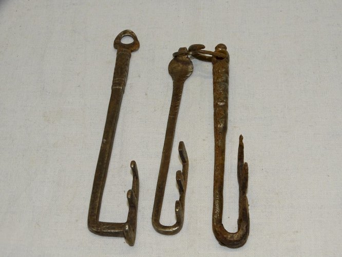 -3 BELLES ANCIENNES CLES AFRIQUE DU NORD FER FORGE COLLECTION déco VITRINE    D