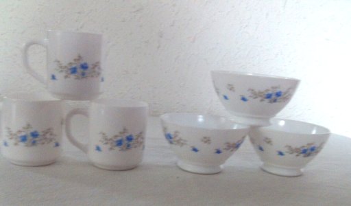  3 BOLS ET 3 MUGS FLEURS BLEUES VICTORIA 27324 ARCOPAL FRANCE