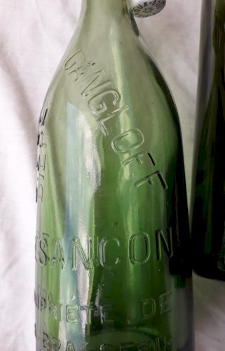 3 bouteilles en verre