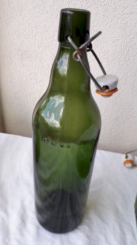 3 bouteilles en verre