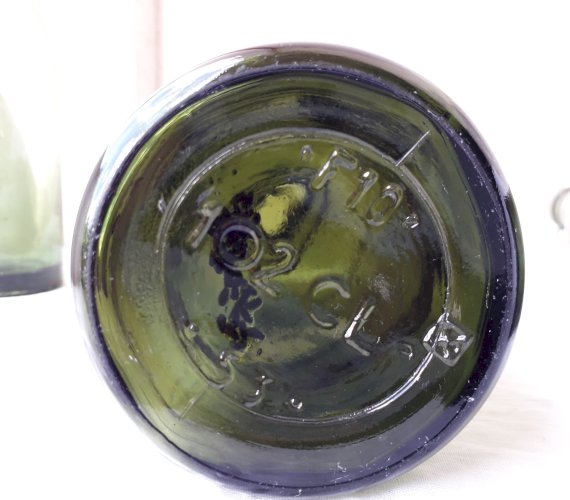 3 bouteilles en verre