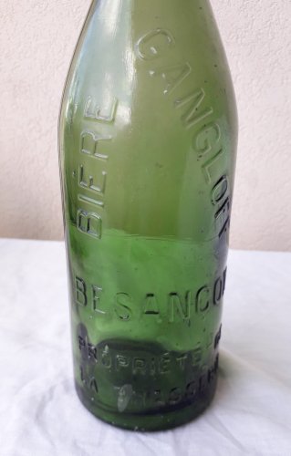 3 bouteilles en verre