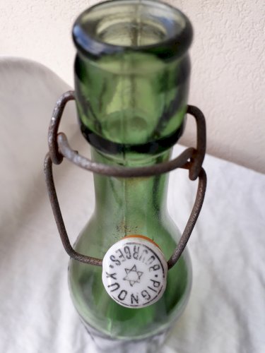 3 bouteilles en verre