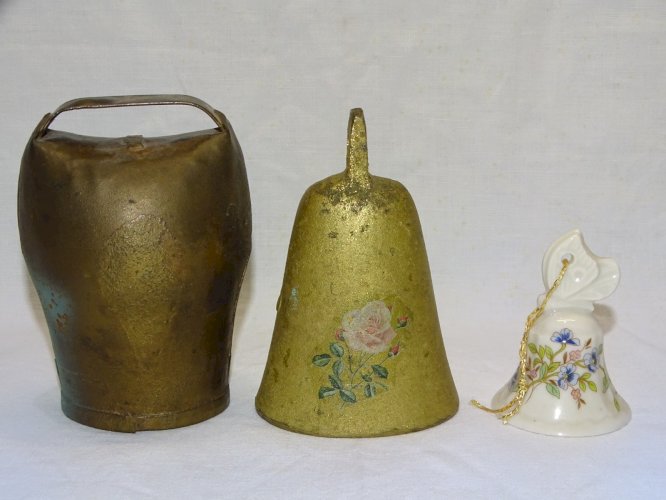 -3 CLOCHES SONNAILLES  1 METAL 1 BRONZE 1 CERAMIQUE  COLLECTION DECO    D