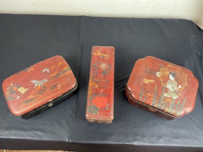 3 Boxes, lacquered box with bird decoration... Japan - 19th century