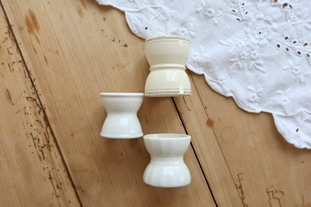 3 coquetiers diabolo vintage dépareillées faïence
