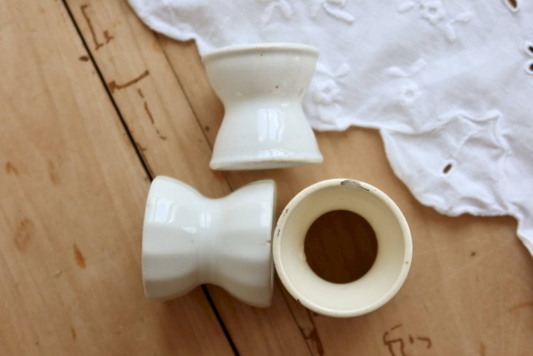 3 coquetiers diabolo vintage dépareillées faïence