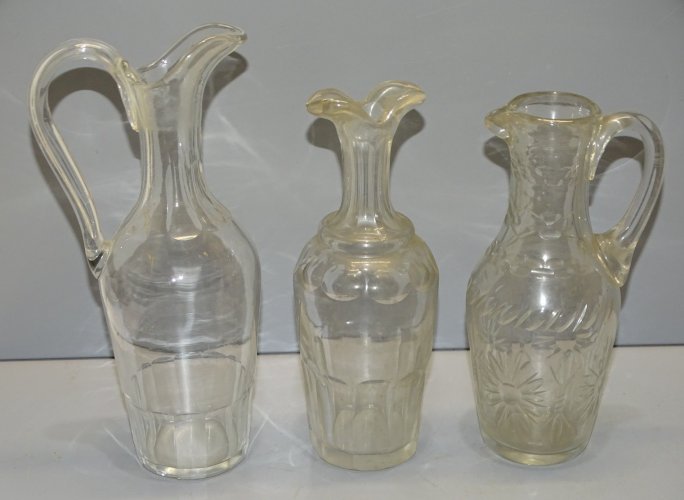 -3 FIOLES PETITES BOUTEILLES HUILE VINAIGRE VERRE ou CRISTAL dont 1 XVIIIe   D