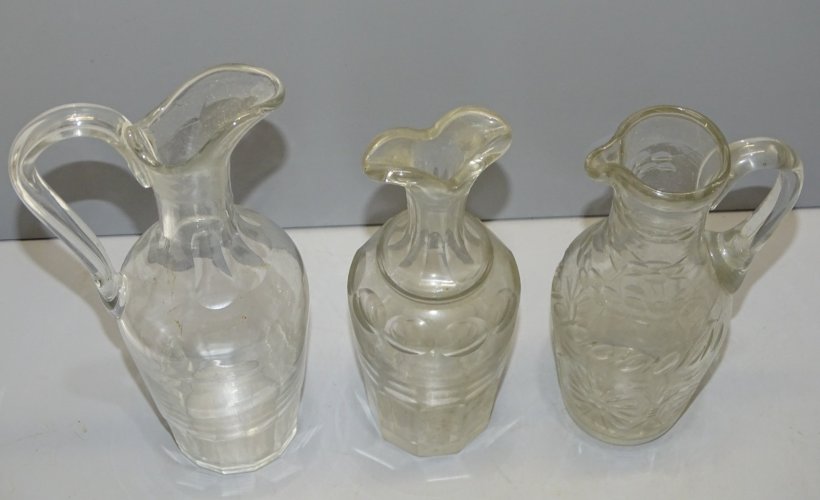 -3 FIOLES PETITES BOUTEILLES HUILE VINAIGRE VERRE ou CRISTAL dont 1 XVIIIe   D
