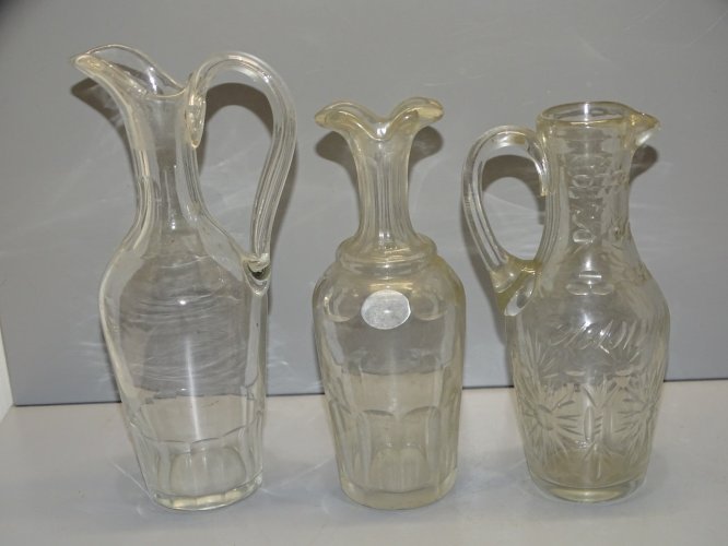 -3 FIOLES PETITES BOUTEILLES HUILE VINAIGRE VERRE ou CRISTAL dont 1 XVIIIe   D