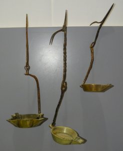 -3 OIL LAMPS CAVE RATS INCLUDING 1 WITH 3 BRONZE & WROUGHT IRON NOZZLES COLLECTION D